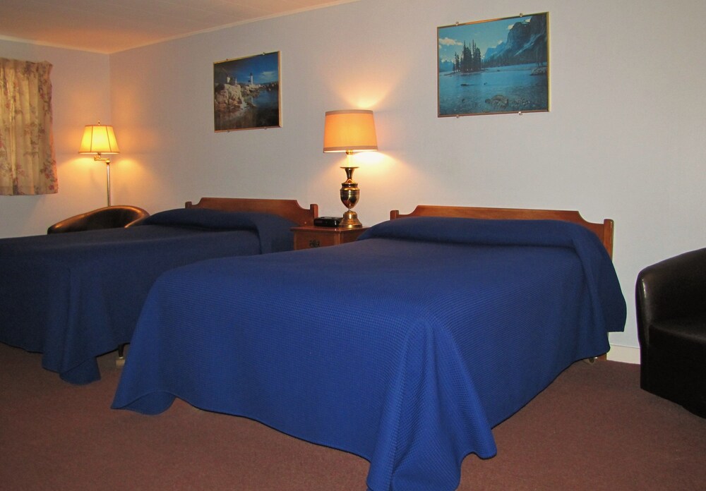 Colebrook C.C. & Motel - photo 7