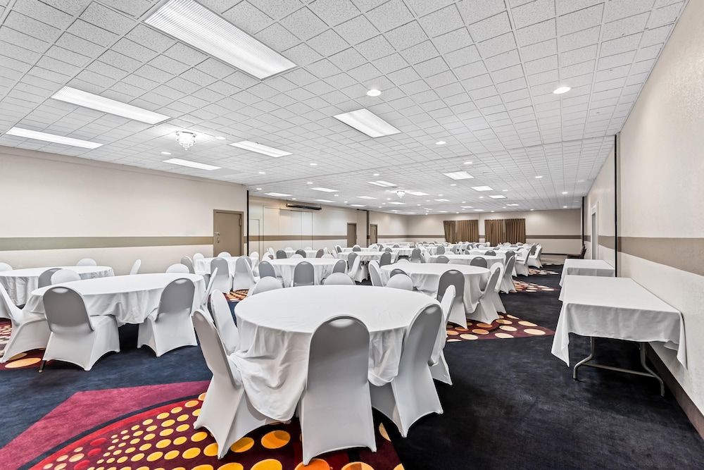 Suburban Studios Fort Dodge - photo 10