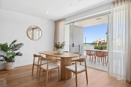 Luxury Beachside on Moreton — 4-Star Luxury Hotel in Caloundra, Australia