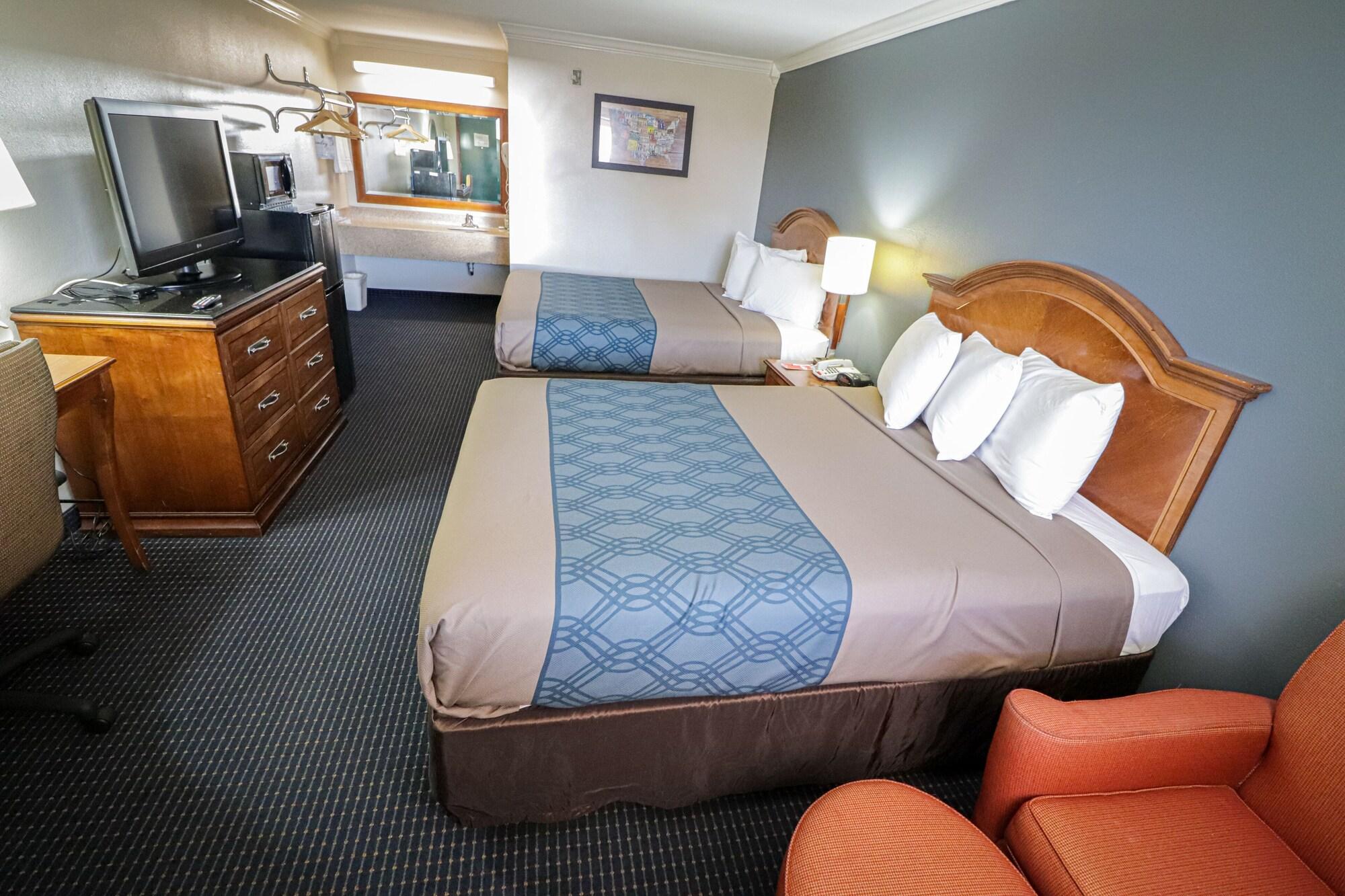 University Inn & Suites San Antonio - photo 8