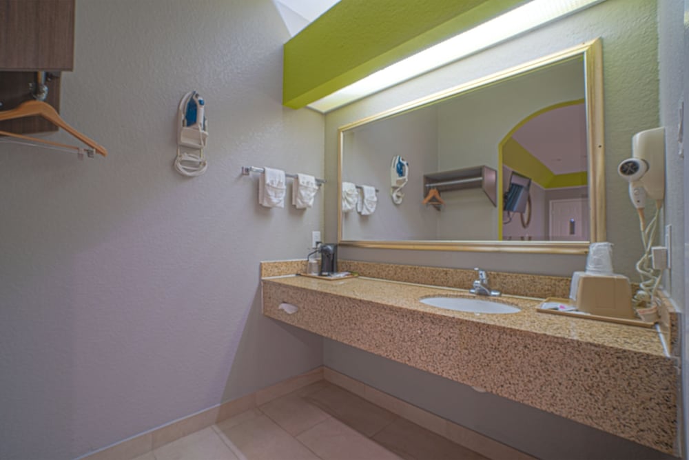 Hotel Bliss Kemah - photo 29