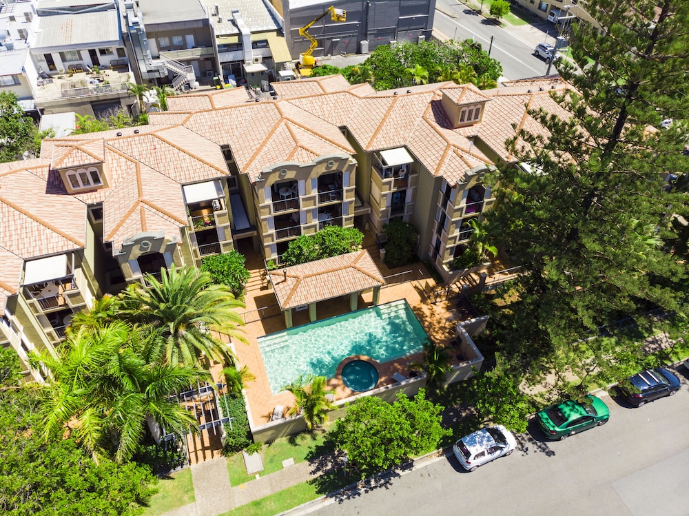 Beaches on Wave Street — 4-Star Luxury Hotel in Mermaid Beach, Australia
