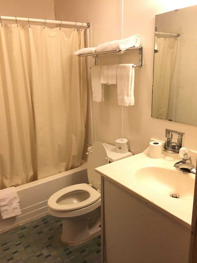 Rapids Inn and Suites - photo 41