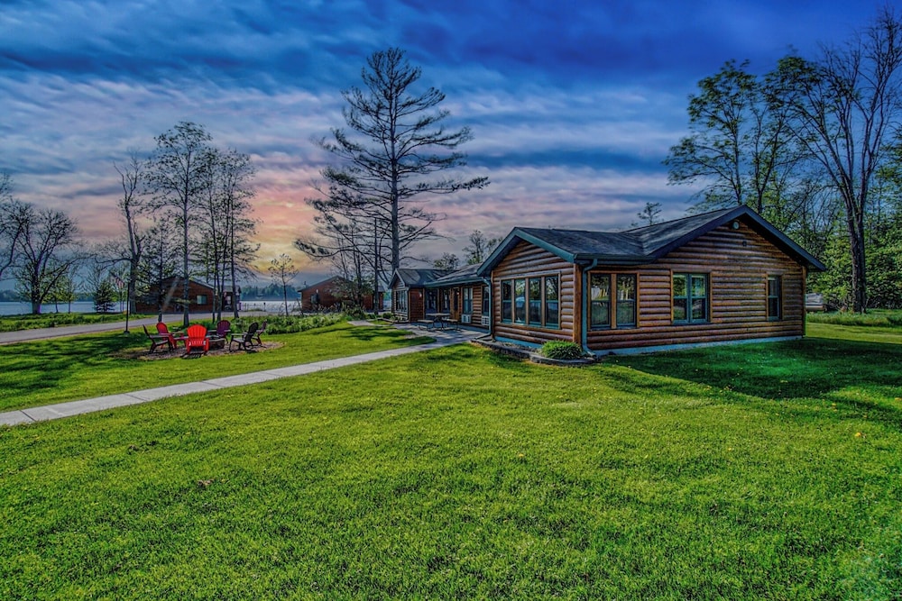 Lena's Northern Pines Resort - photo 33