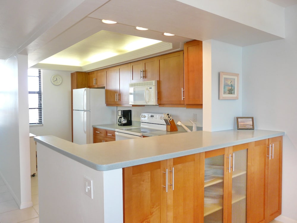South Seas Tower 2 1001 - photo 9