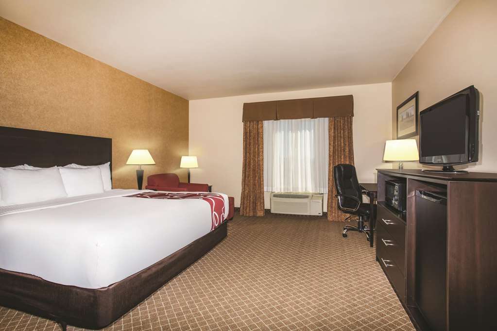 La Quinta Inn & Suites by Wyndham Ely - photo 15