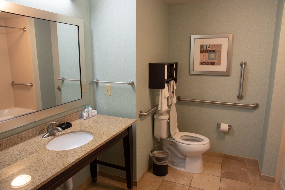 Hampton Inn Fayetteville - photo 33