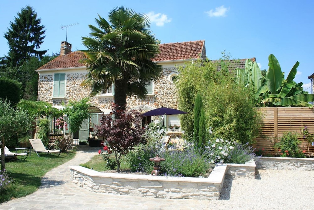 Le Petit Nailly — hotel in Magny-Les-Hameaux