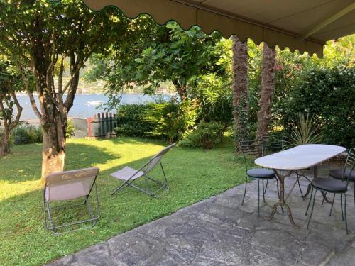 Orta cottage sulla riva del lago — 4-Star Luxury Hotel in Orta San Giulio, Italy