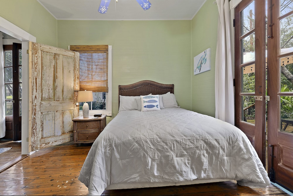 Carroll House Cottages - photo 3