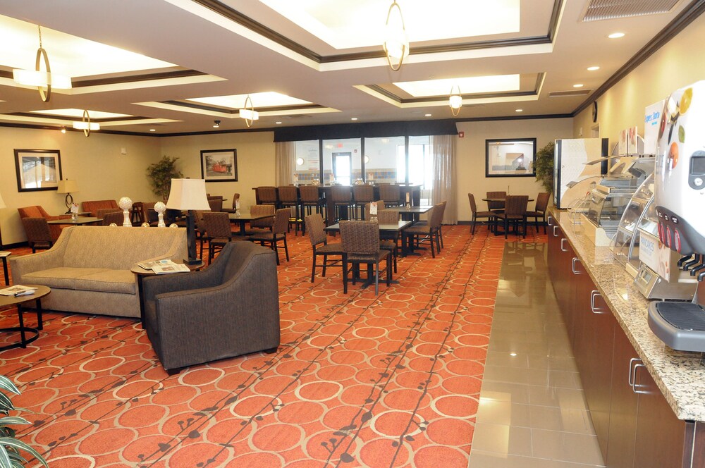Holiday Inn Express & Suites Cambridge by IHG - photo 23