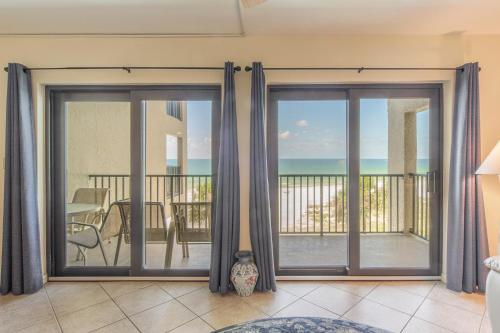 301 The Shores Condo — 4-Star Luxury Hotel in Saint Pete Beach, United States