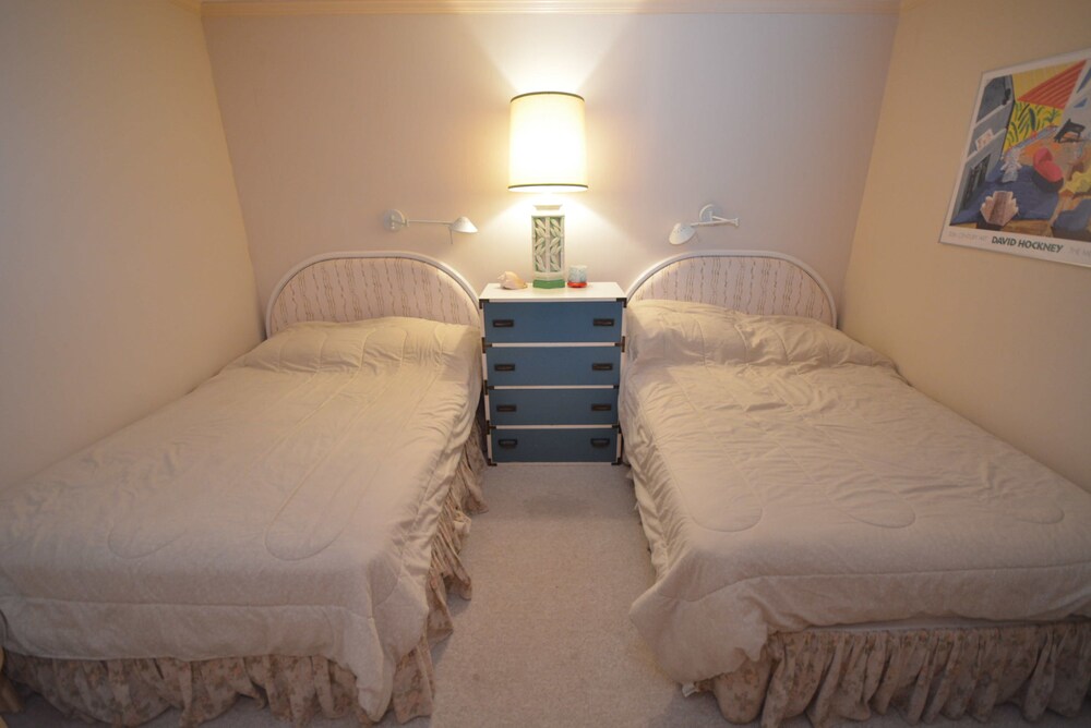 Covington Towers 103 2 Br Condo - photo 4