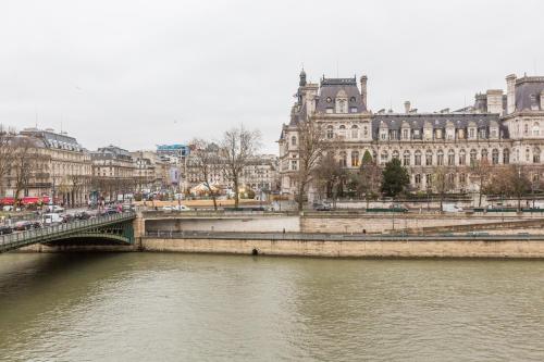 Overlooking the Seine on Ile de la Cite — 5-Star Luxury Hotel in Paris, France