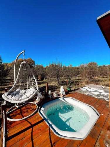 Cuibul din livadă in Targoviste, Romania