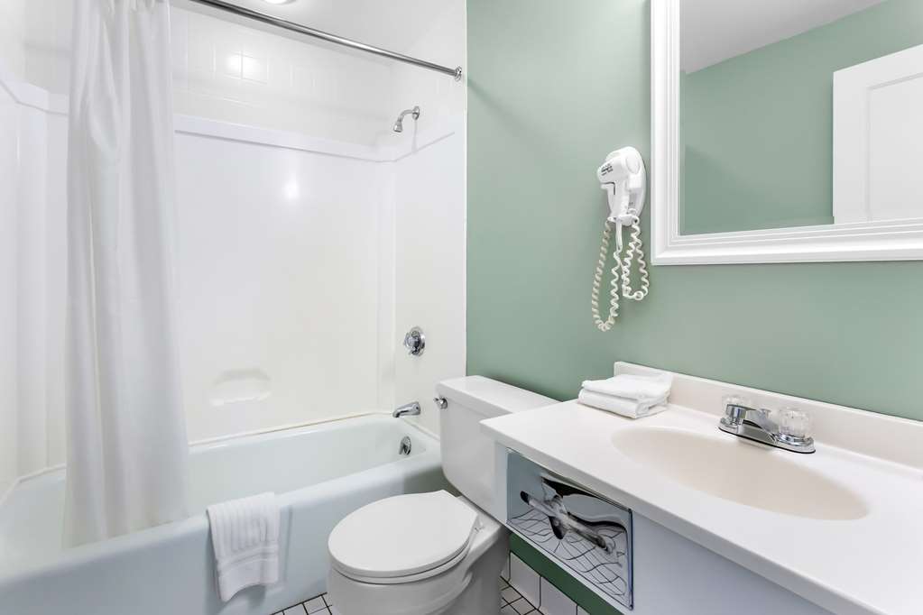 Rodeway Inn Gorham Riverside - photo 26
