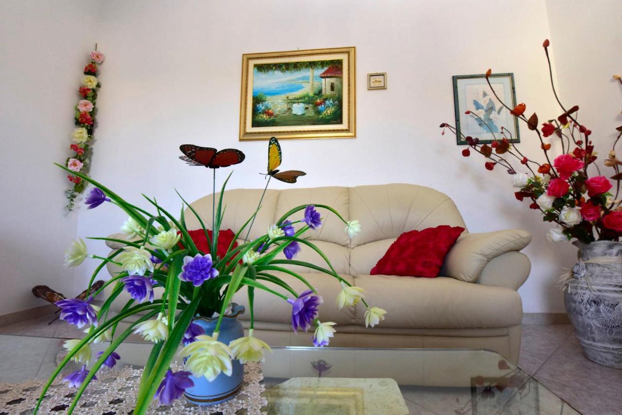 Appartamento Vacanza — 4-Star Luxury Hotel in Mogoro, Italy