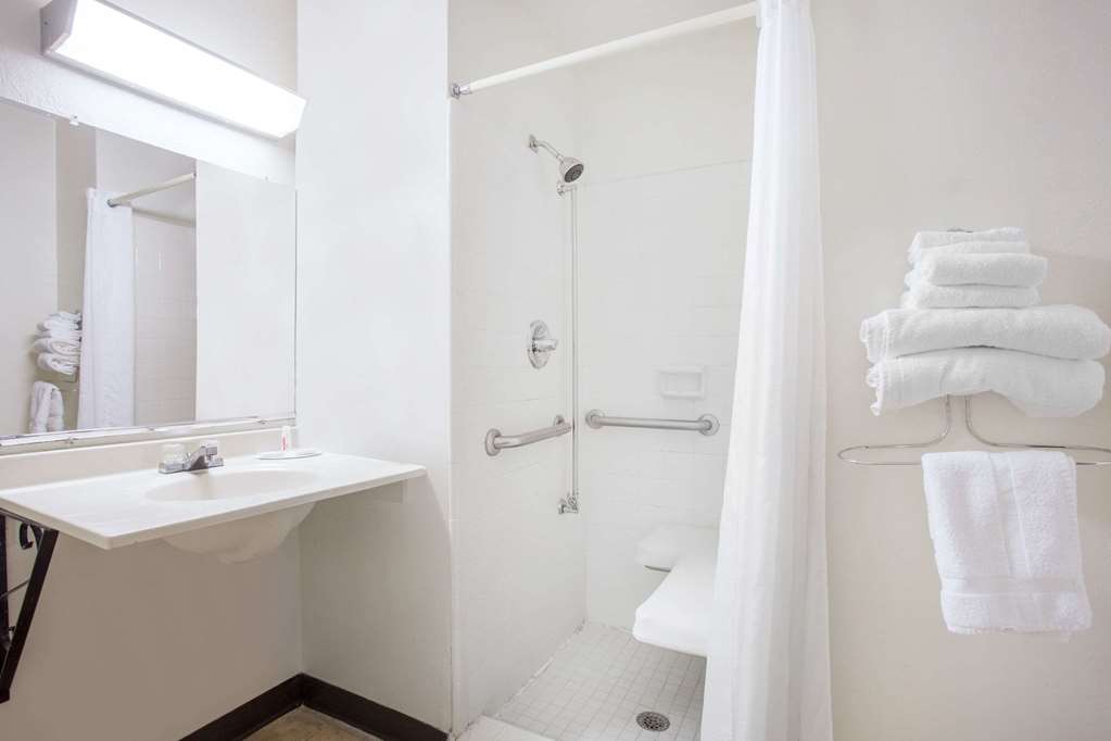 Super 8 by Wyndham Warner Robins - photo 9