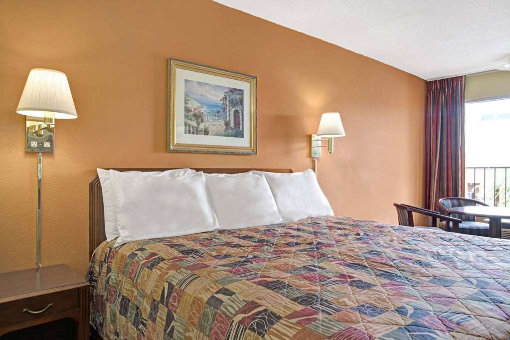 Days Inn by Wyndham Benson - photo 23