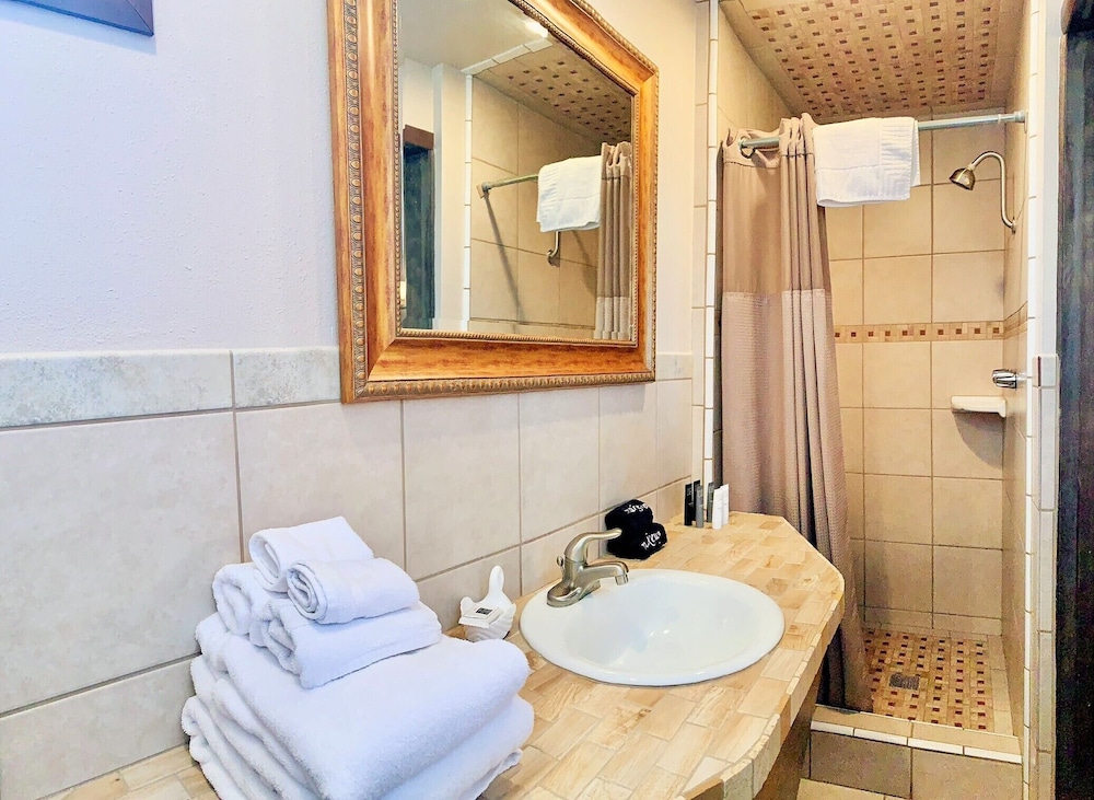 Breakers Boutique Inn - photo 116