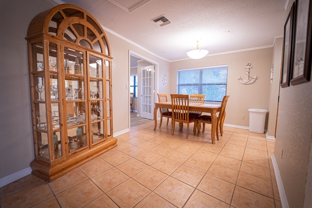 Dockside Inn & Resort - photo 10