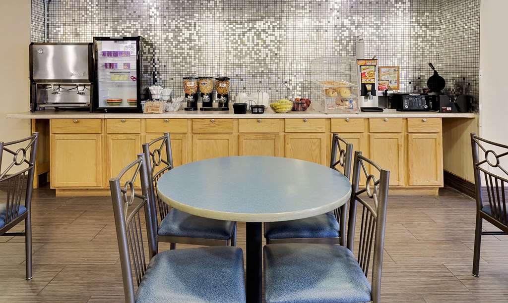 Microtel Inn & Suites by Wyndham Madison East - photo 16