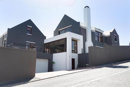 Cape Coastal Villa Blouberg Village