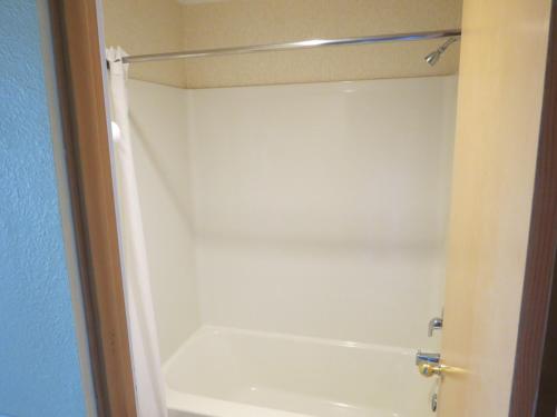 Western Royal Inn - photo 8