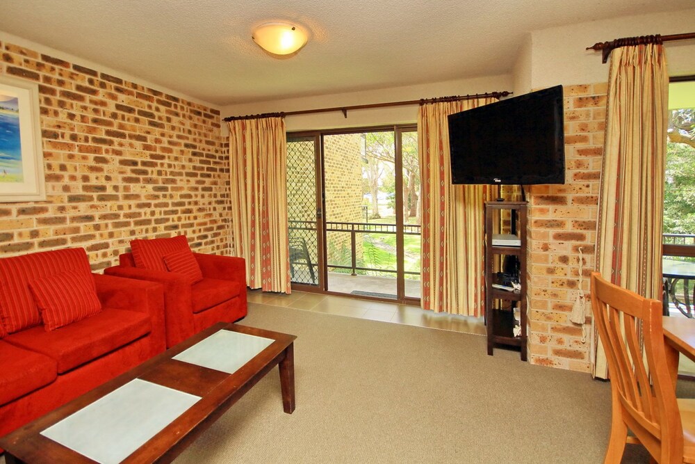 Bay Parklands 29 2 Gowrie Avenue views air conditioning Wi Fi Pool tennis court and spa — 4-Star Luxury Hotel in Nelson Bay, Australia