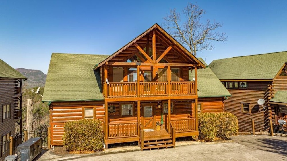 Grand Vista Lodge — 5-Star Luxury Hotel in Sevierville, United States