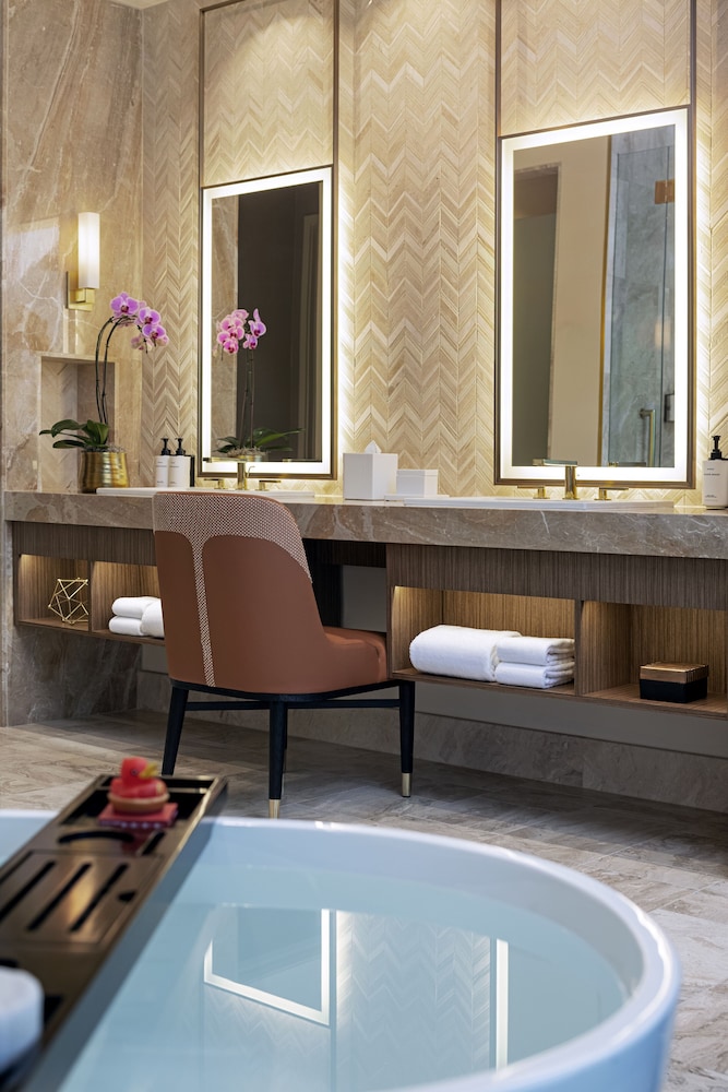 Las Vegas Hilton at Resorts World - photo 16