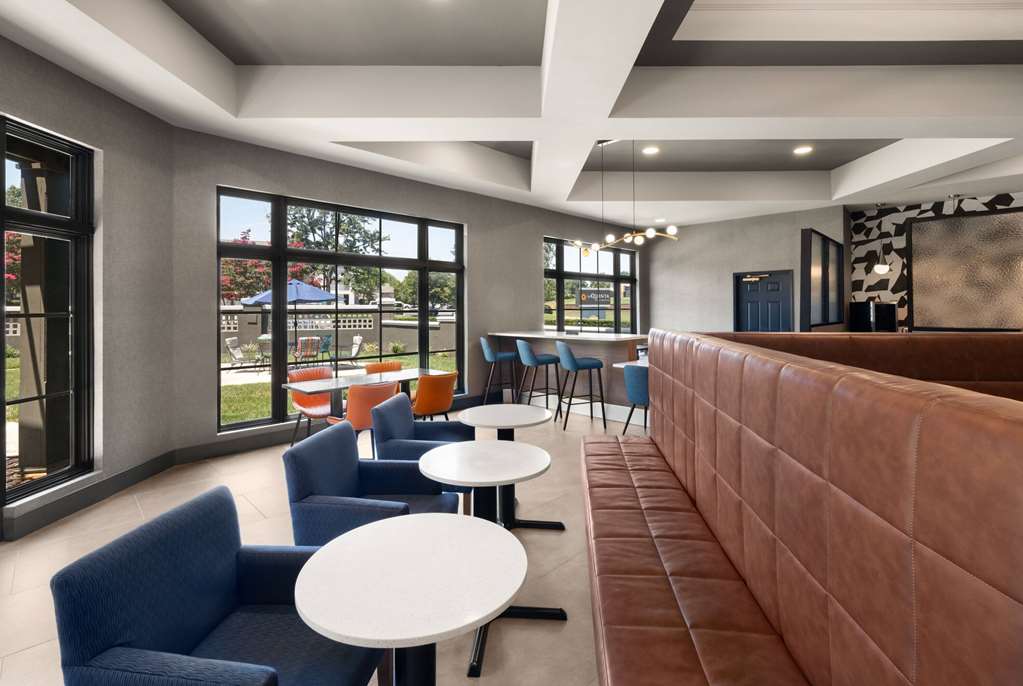 La Quinta Inn & Suites by Wyndham Greensboro NC - photo 27