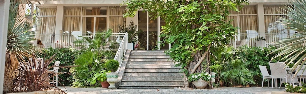 Hotel Hawaii - last minute hotel in Cervia