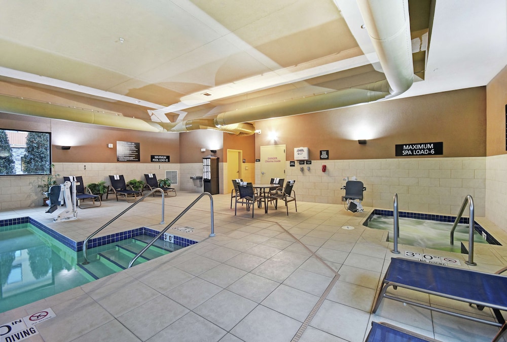 Hampton Inn Beloit - photo 23