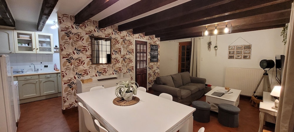 Des Histoires d'Anges Le gîte — 4-Star Luxury Hotel in Tournus, France