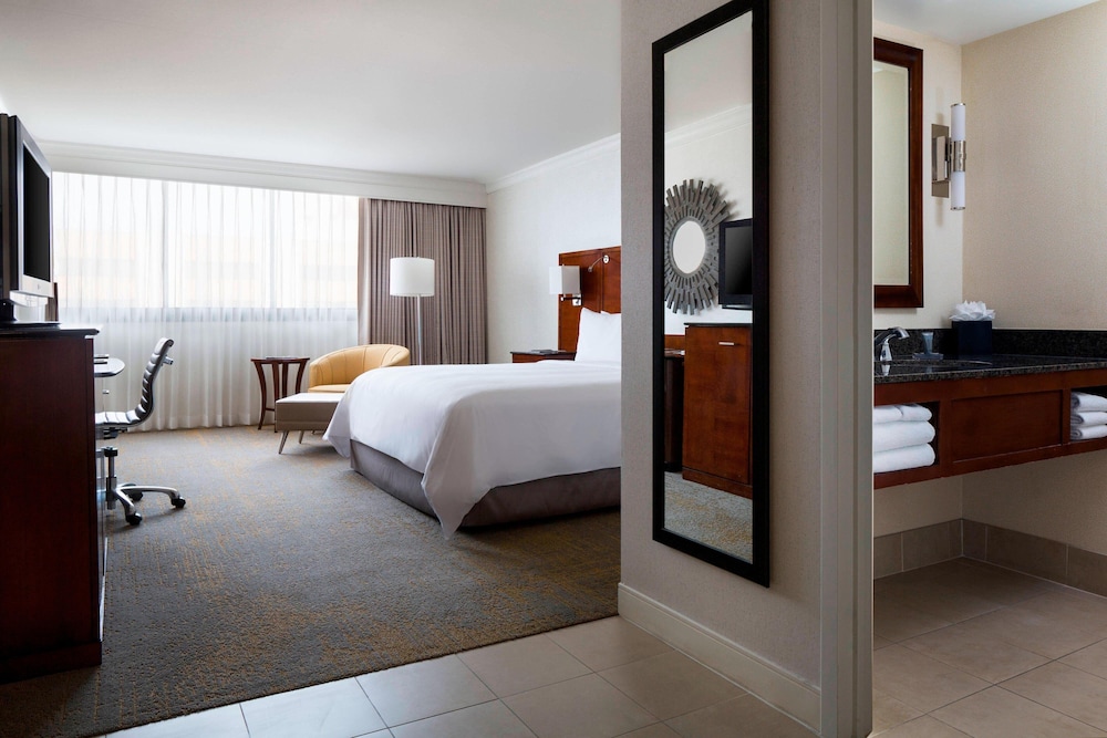 Los Angeles Marriott Burbank Airport - photo 10