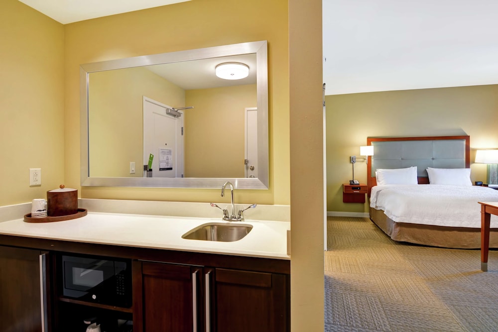 Hampton Inn & Suites Charleston Airport - photo 30