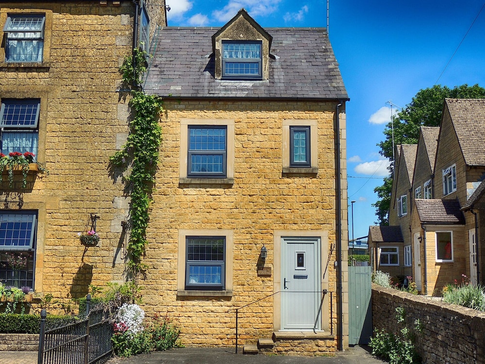 Oakey Cottage — 4-Star Luxury Hotel in Bourton On The Water, United Kingdom