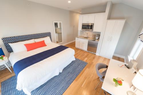 The East Island Reserve Hotel - photo 110