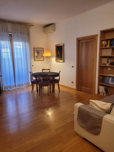 Lovely Suite accogliente appartamento tra Policlinico e Piazza Bologna — 4-Star Luxury Hotel in Rome, Italy