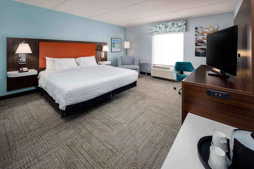 Hampton Inn & Suites Navarre - photo 9