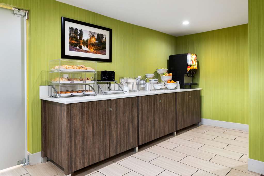 Comfort Inn & Suites Tigard near Washington Square - photo 31