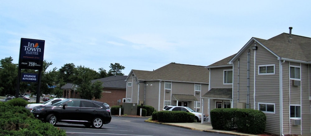 InTown Suites Extended Stay Birmingham AL Homewood - photo 16