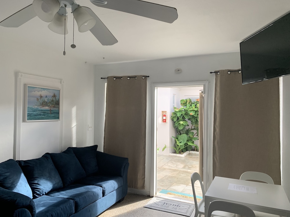 Tiana Beach Inn - photo 21