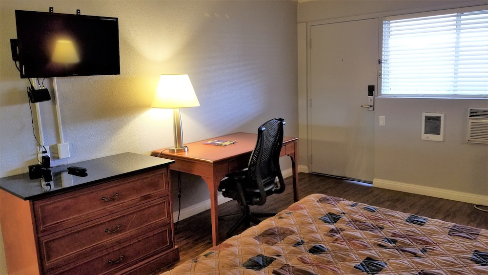 Santa Fe Inn Pueblo - photo 15