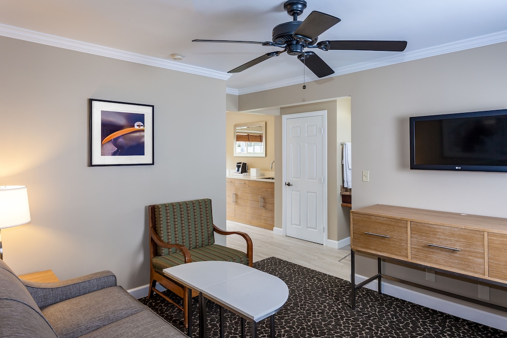 Holiday Inn Express & Suites La Jolla Windansea Beach by IHG - photo 10