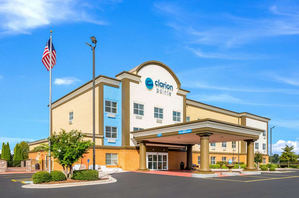 Clarion Pointe Madison Huntsville in Madison, United States