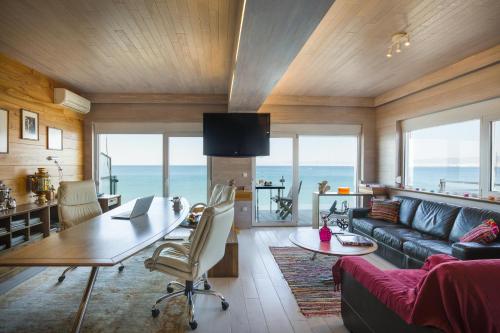 Designer's Apartment — 4-Star Luxury Hotel in Peraia, Greece