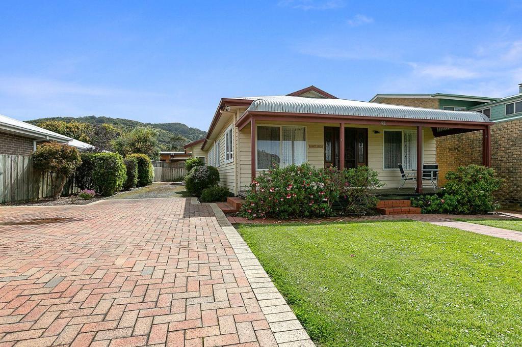 Aunty Wins in Apollo Bay, Australia