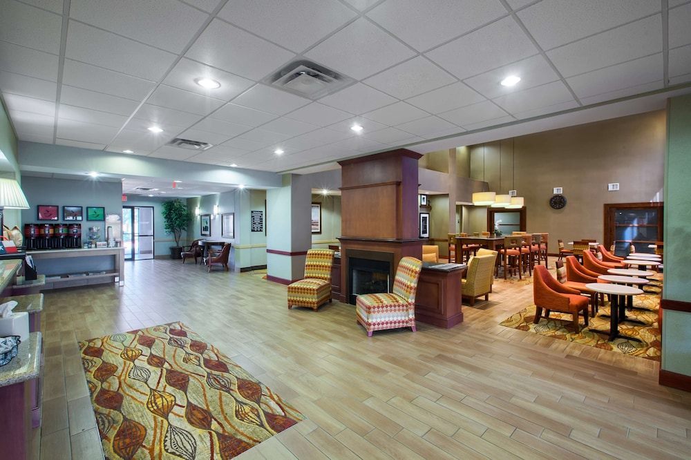 Hampton Inn & Suites Houston Rosenberg - photo 4